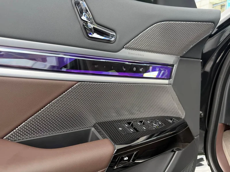 BMW i7 — фото 9