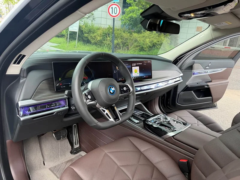 BMW i7 — фото 10