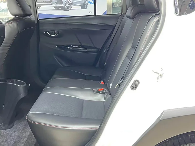 Toyota Yaris L — фото 12