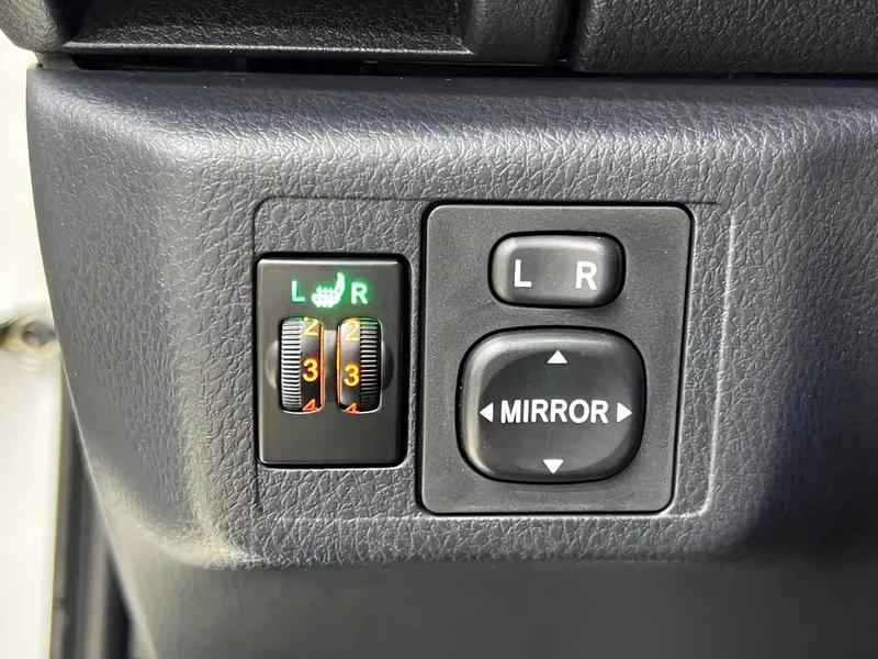 Toyota Yaris L — фото 14