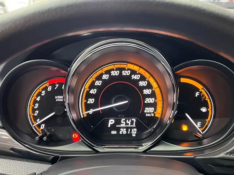 Toyota Yaris L — фото 15