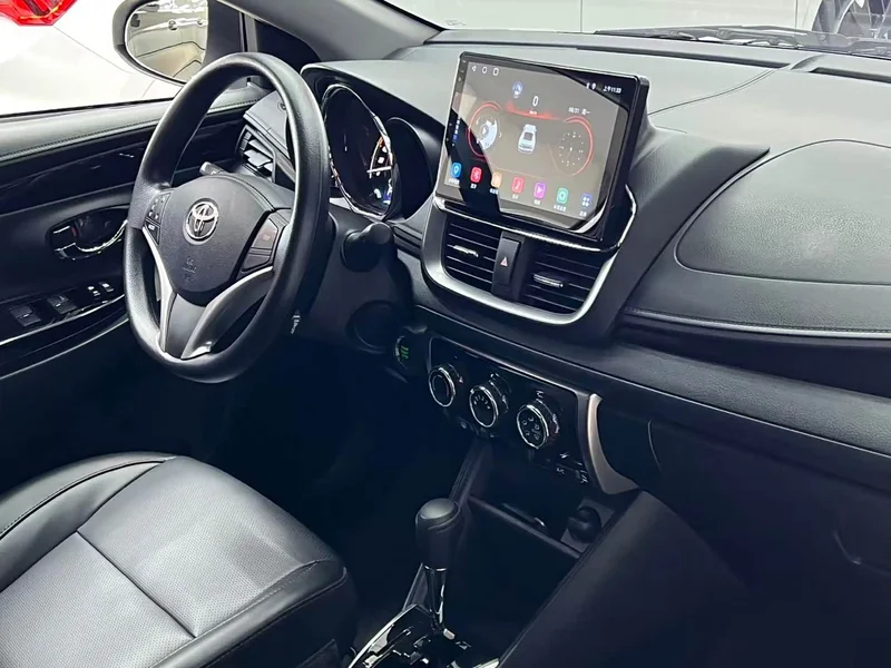 Toyota Yaris L — фото 18