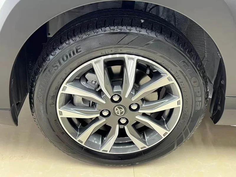 Toyota Yaris L — фото 21