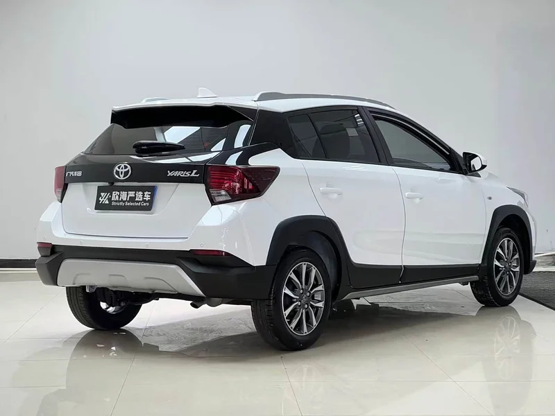 Toyota Yaris L — фото 4
