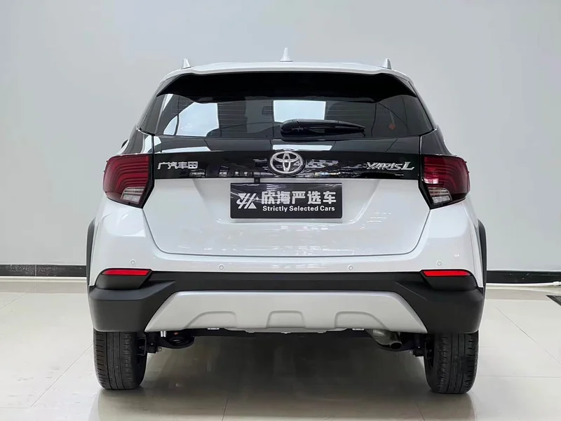 Toyota Yaris L — фото 5