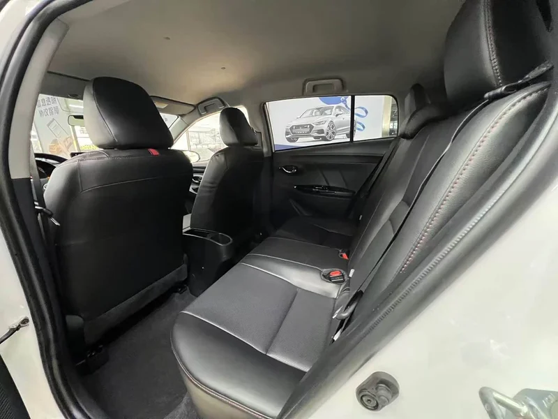 Toyota Yaris L — фото 7