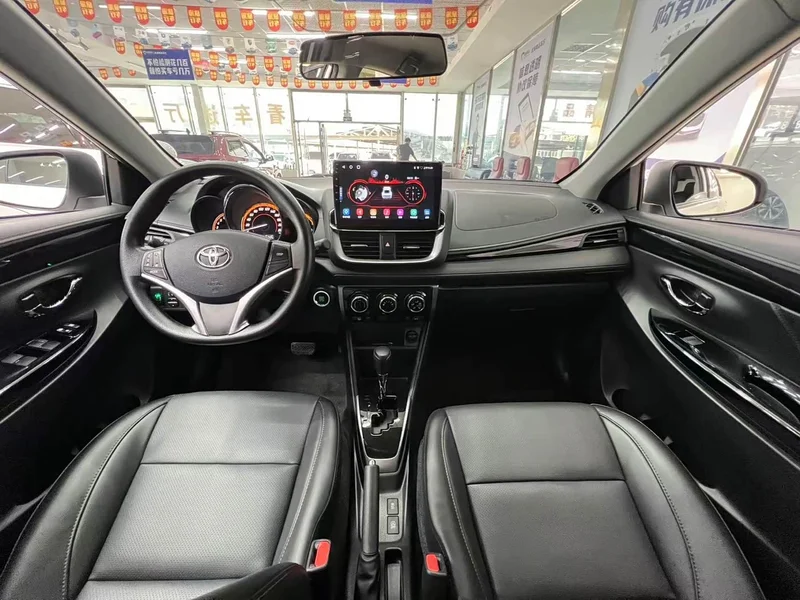 Toyota Yaris L — фото 8