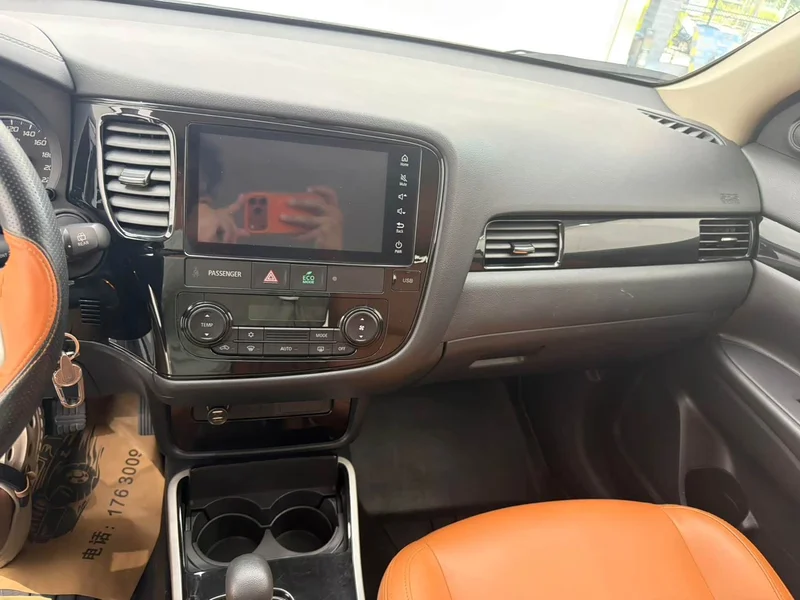 Mitsubishi Outlander — фото 12
