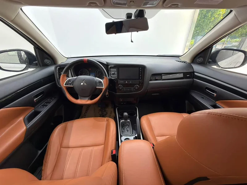 Mitsubishi Outlander — фото 15