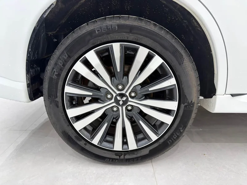 Mitsubishi Outlander — фото 17