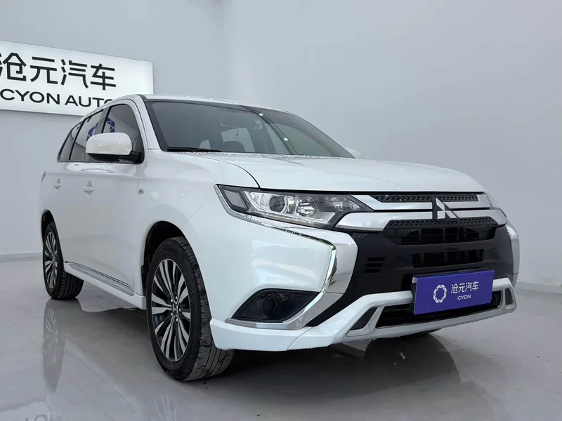 Mitsubishi Outlander — фото 3
