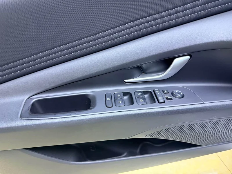 Hyundai Elantra — фото 12