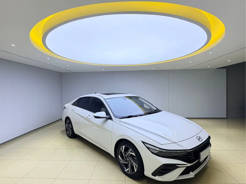 Hyundai Elantra — фото 3