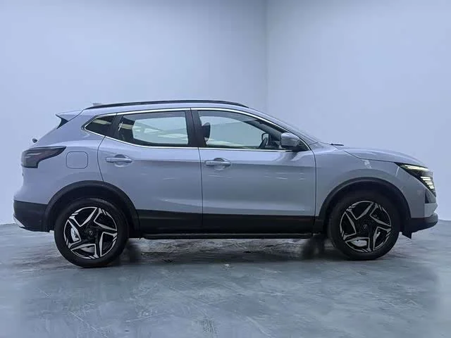 Nissan Qashqai — фото 17