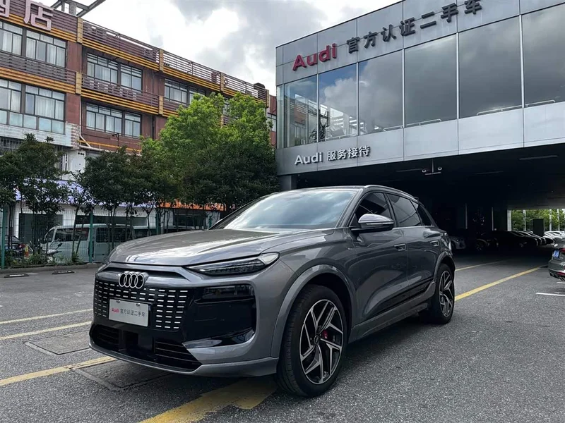 Audi Q6L e-tron — фото 1