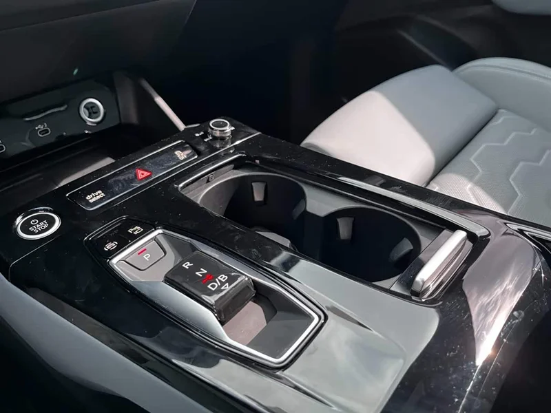 Audi Q6L e-tron — фото 18