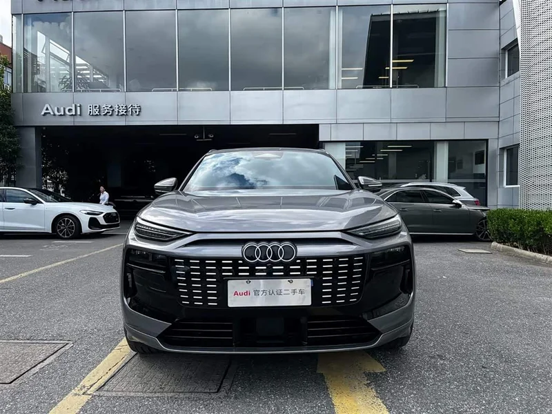 Audi Q6L e-tron — фото 2