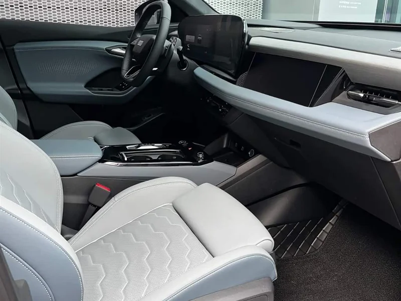 Audi Q6L e-tron — фото 21