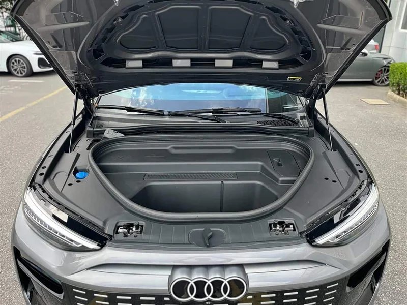 Audi Q6L e-tron — фото 22
