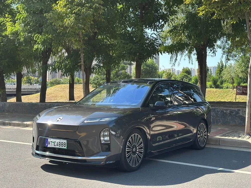 NIO ES8