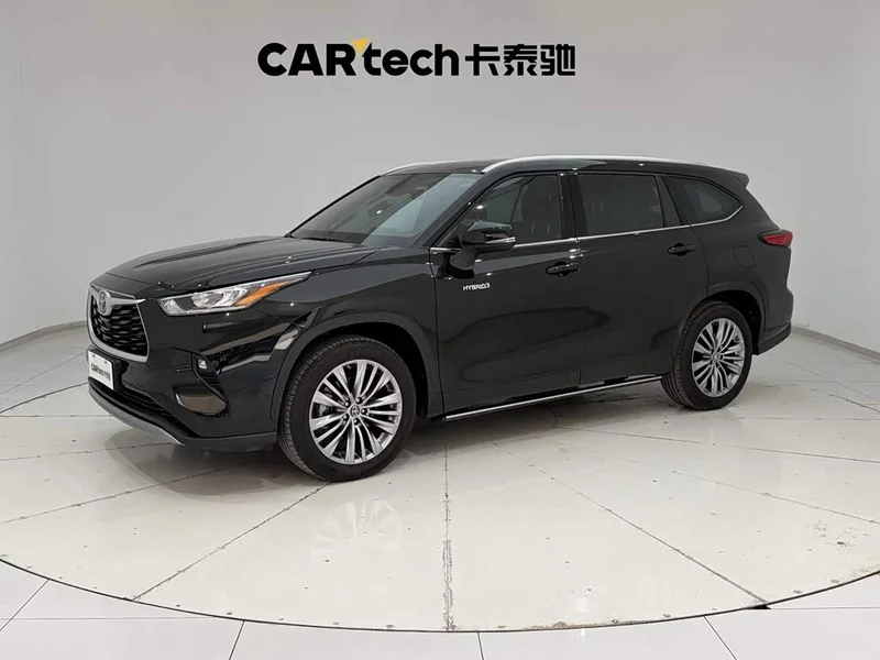 Toyota Highlander — фото 1