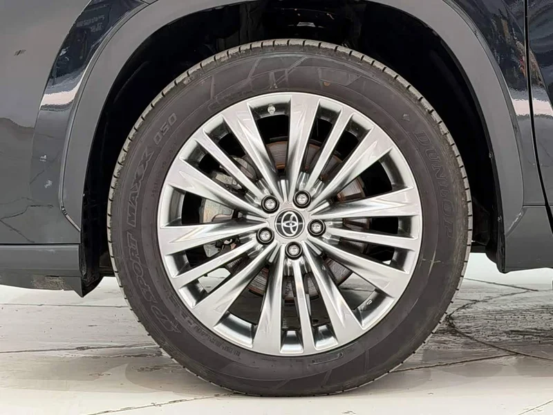 Toyota Highlander — фото 11