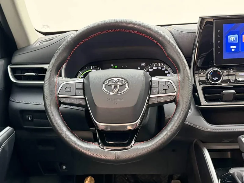 Toyota Highlander — фото 14