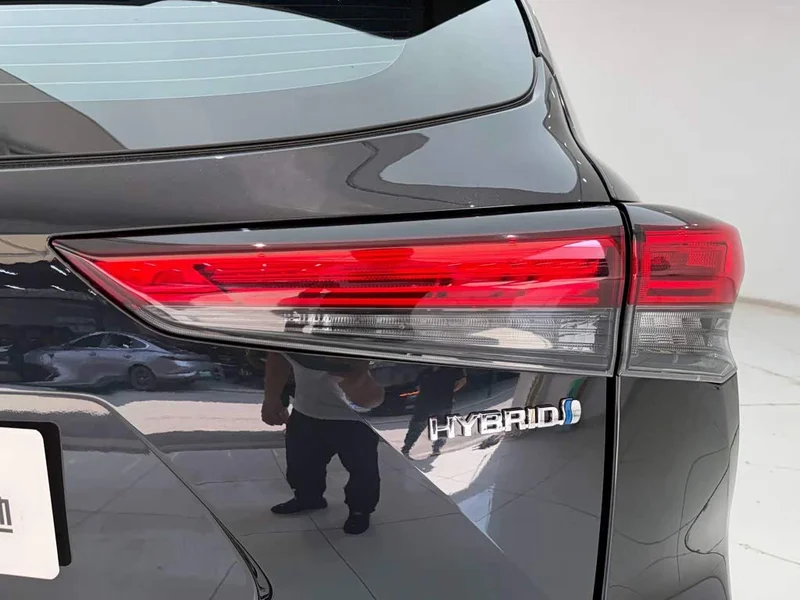 Toyota Highlander — фото 10