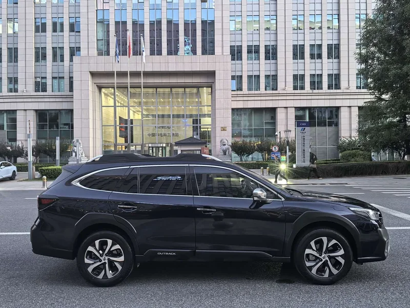 Subaru Outback — фото 6