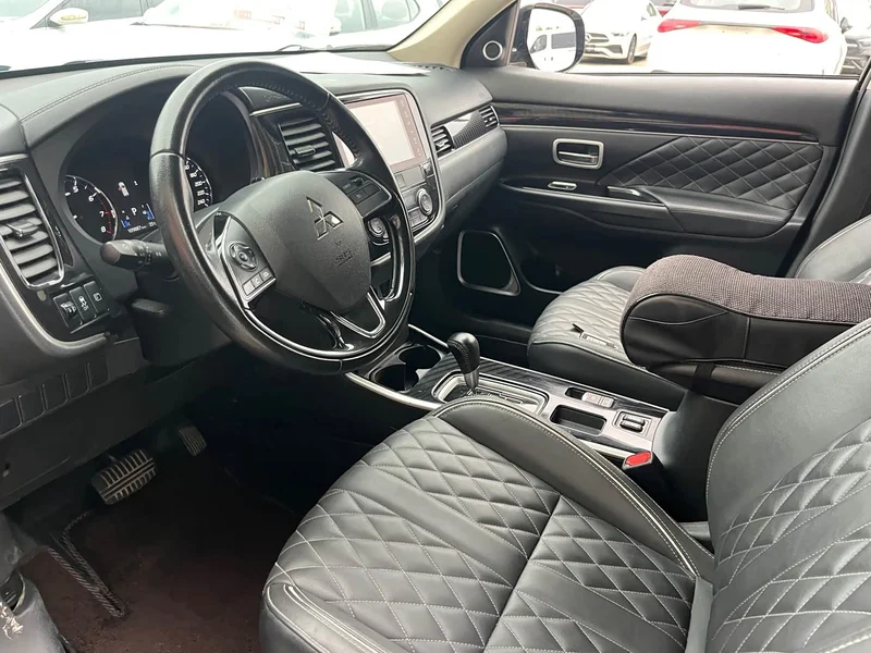 Mitsubishi Outlander — фото 16