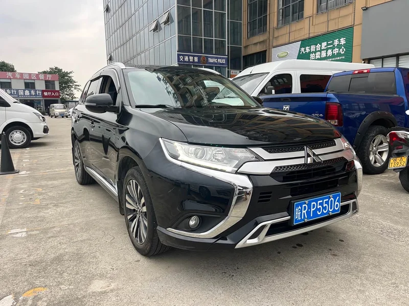 Mitsubishi Outlander — фото 3