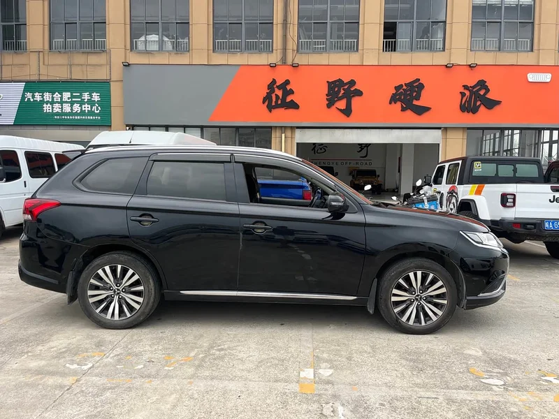 Mitsubishi Outlander — фото 4