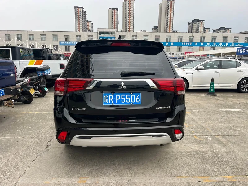 Mitsubishi Outlander — фото 7