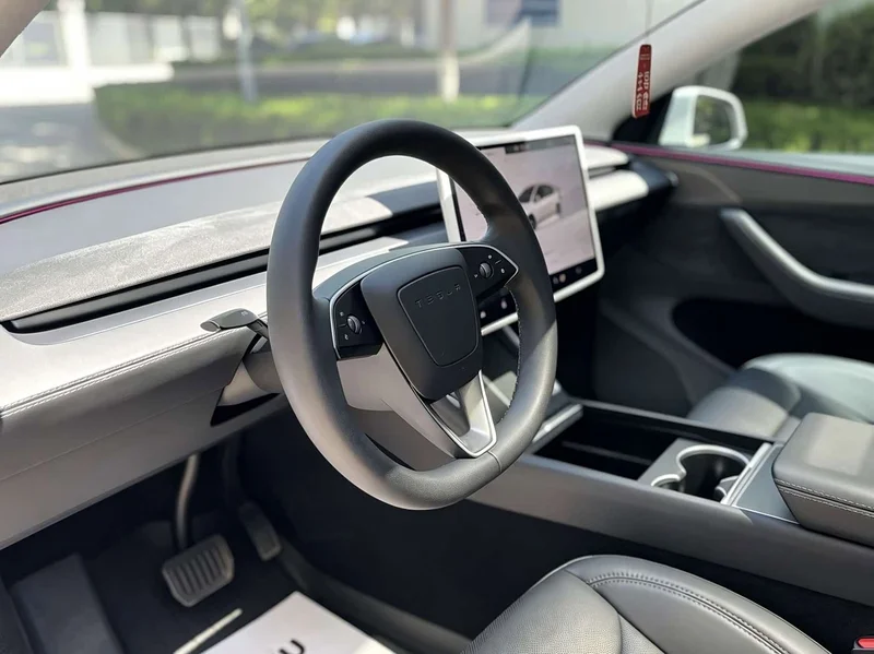 Tesla Model Y — фото 12