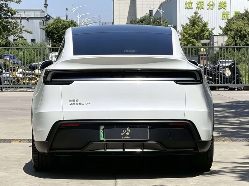 Tesla Model Y — фото 5