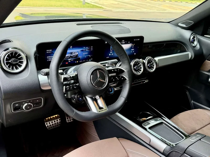 Mercedes-Benz GLB AMG — фото 13