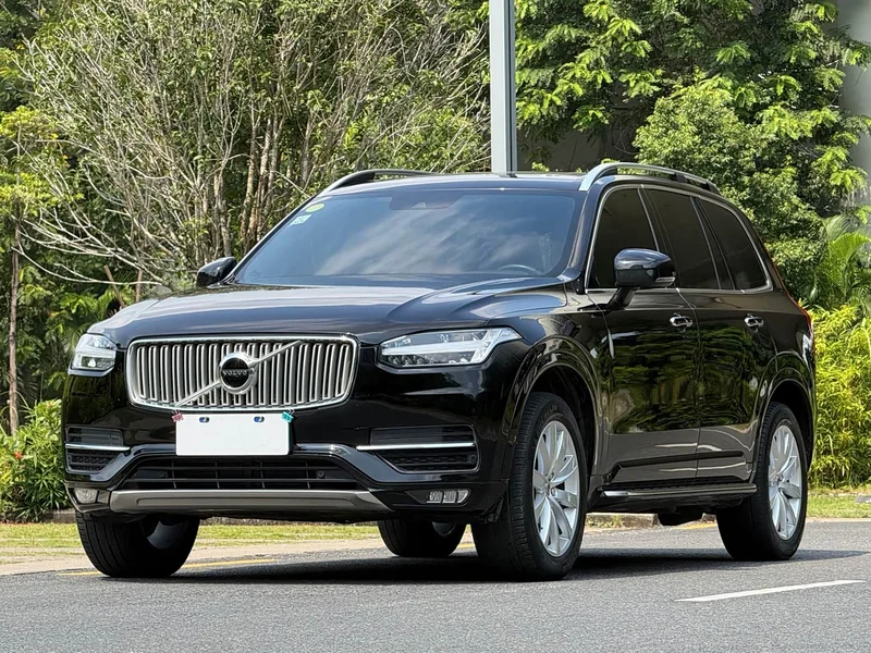 Volvo XC90 — фото 1