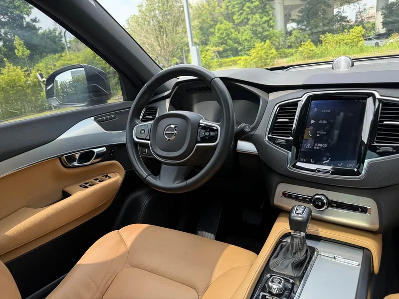 Volvo XC90 — фото 11