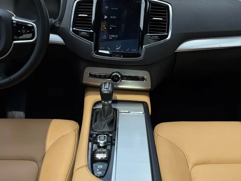 Volvo XC90 — фото 12