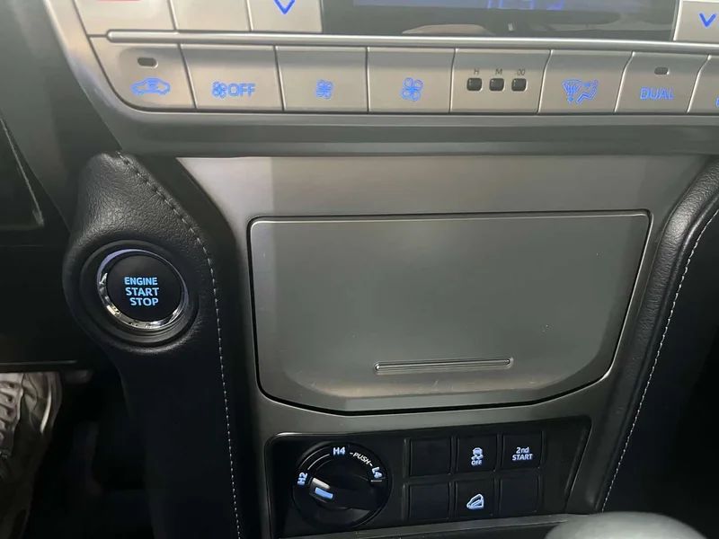 Toyota Prado — фото 10