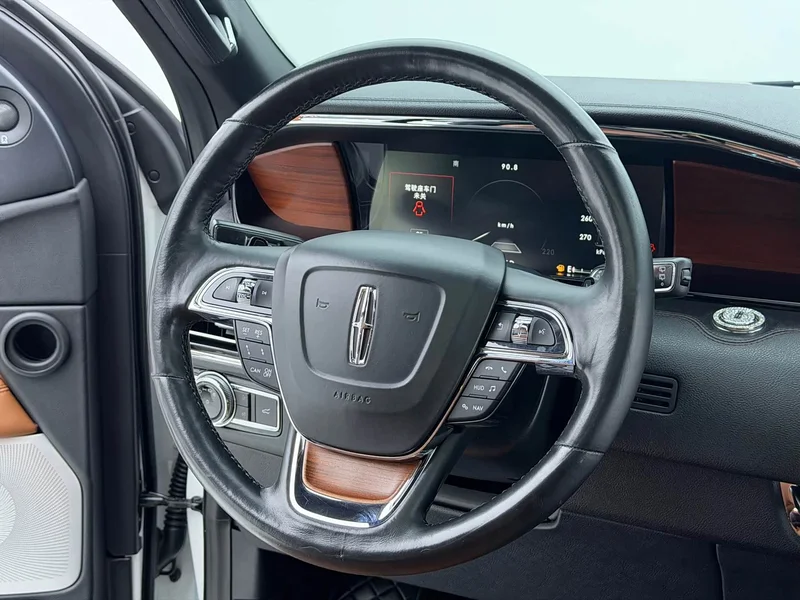 Lincoln Navigator — фото 13