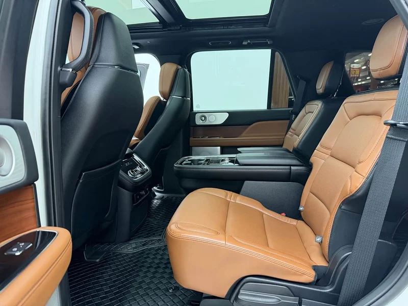 Lincoln Navigator — фото 15