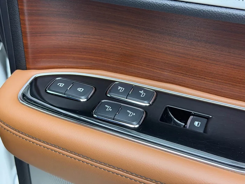 Lincoln Navigator — фото 20