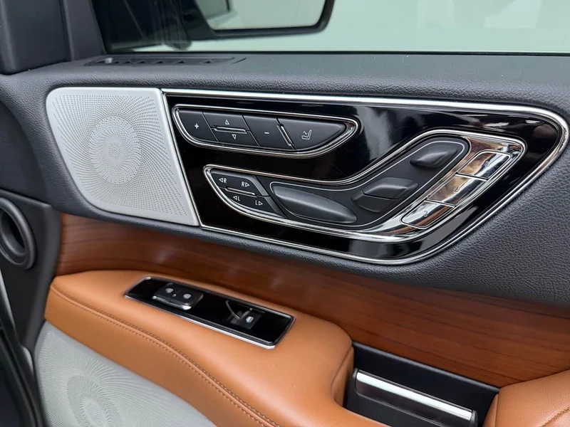 Lincoln Navigator — фото 23