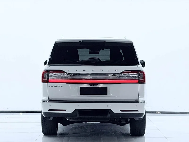 Lincoln Navigator — фото 24