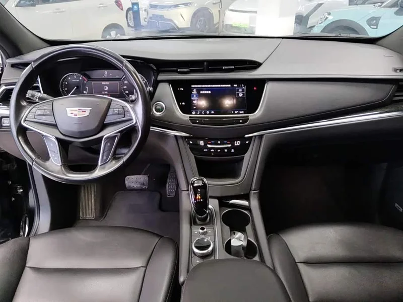 Cadillac XT5 — фото 12