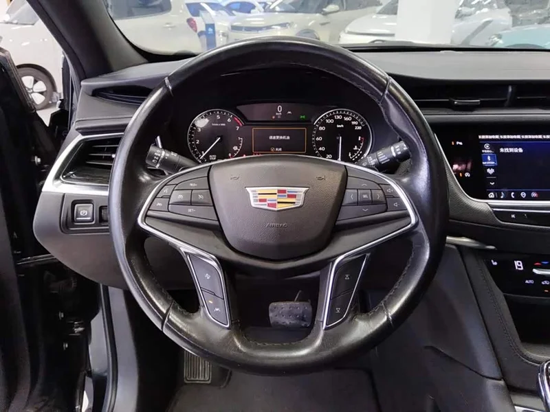 Cadillac XT5 — фото 15