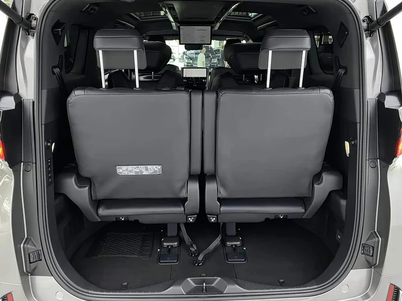 Toyota Vellfire — фото 10