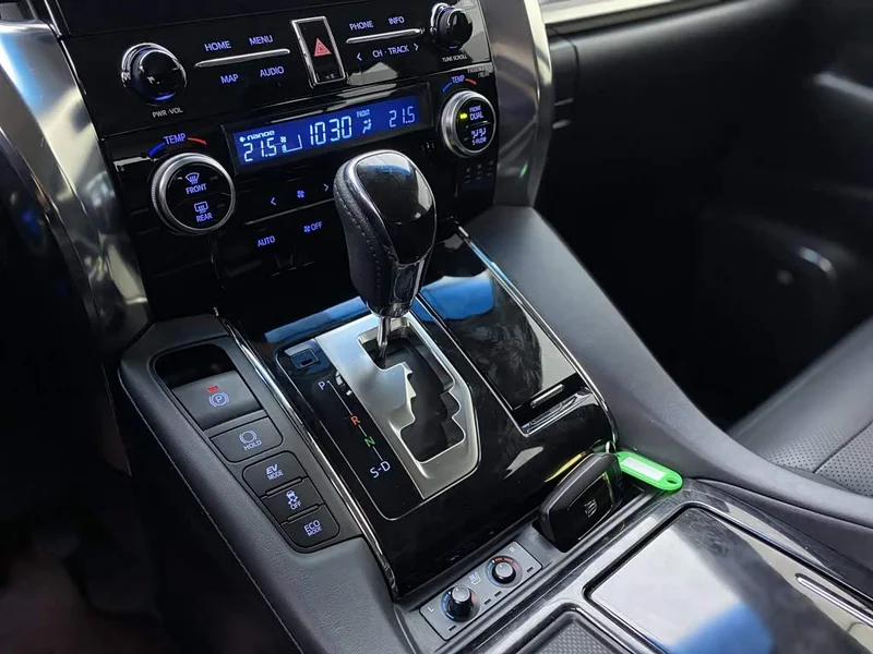 Toyota Vellfire — фото 12