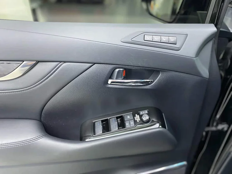 Toyota Vellfire — фото 8
